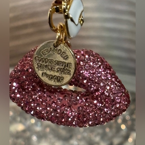 Pink Crystal Rhinestone Lip Keychain - Picture 5 of 9